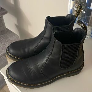 Womens Dr. Martens 2976 Chelsea Boot - Black